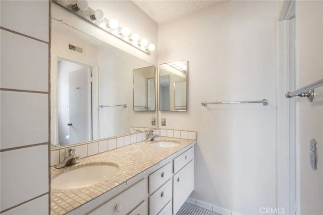 7905 Calle Posada, Carlsbad, CA 92009