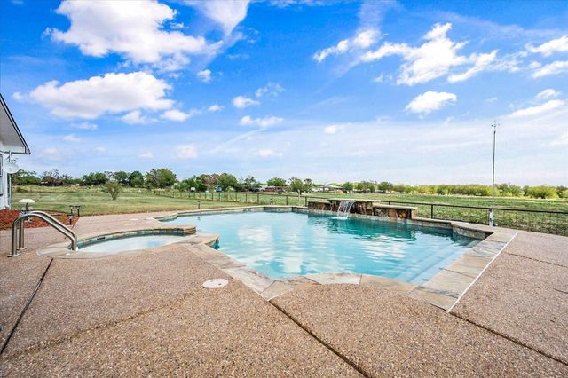 815 N Spikes Road, Corsicana, TX 75110