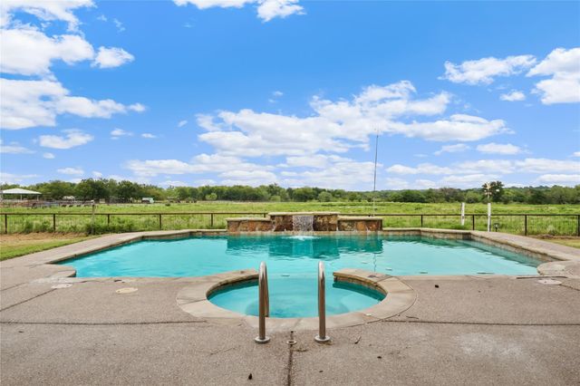 815 N Spikes Road, Corsicana, TX 75110