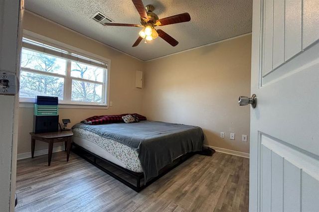 207 E Juniper Lane, Mustang, OK 73064