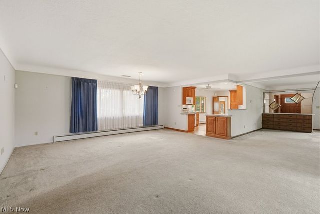 1463 Royalwood Road, Broadview Heights, OH 44147