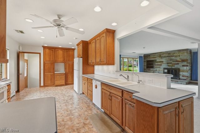 1463 Royalwood Road, Broadview Heights, OH 44147