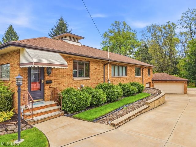 1463 Royalwood Road, Broadview Heights, OH 44147