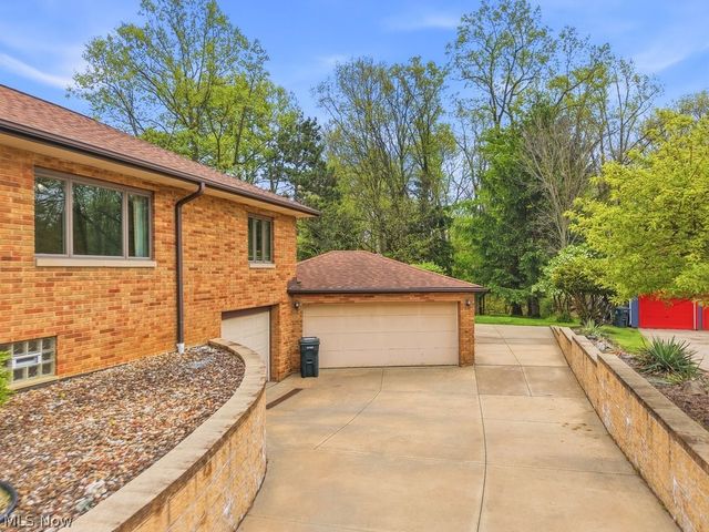 1463 Royalwood Road, Broadview Heights, OH 44147