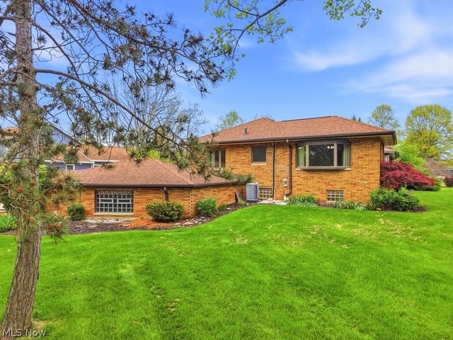 1463 Royalwood Road, Broadview Heights, OH 44147