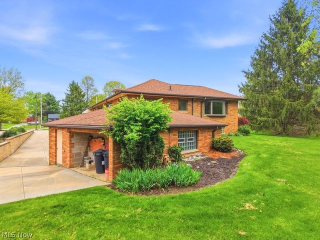 1463 Royalwood Road, Broadview Heights, OH 44147