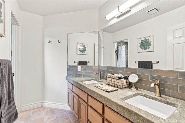 27388 Brighton, Valencia, CA 91354