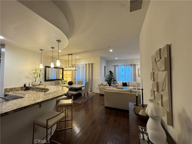 21 Gramercy 218, Irvine, CA 92612