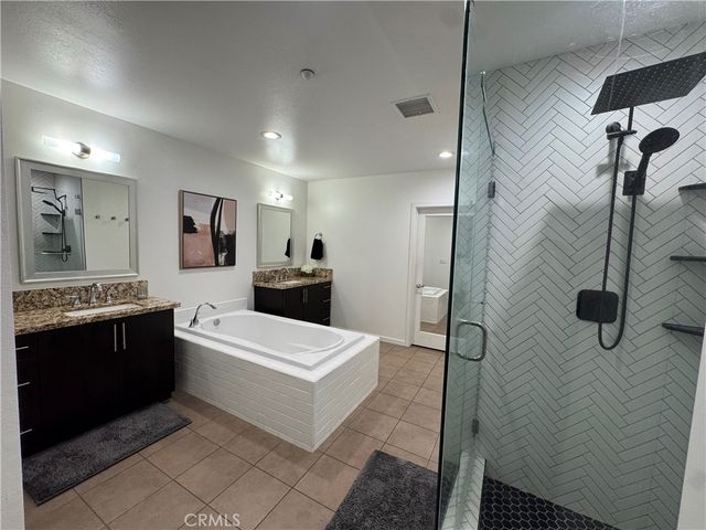 21 Gramercy 218, Irvine, CA 92612