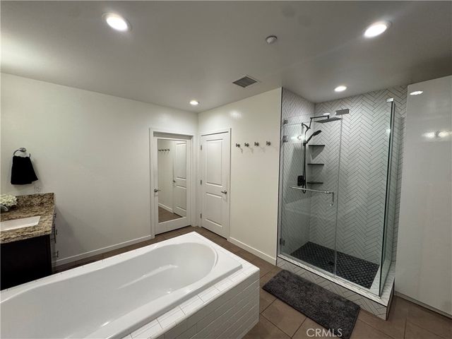 21 Gramercy 218, Irvine, CA 92612