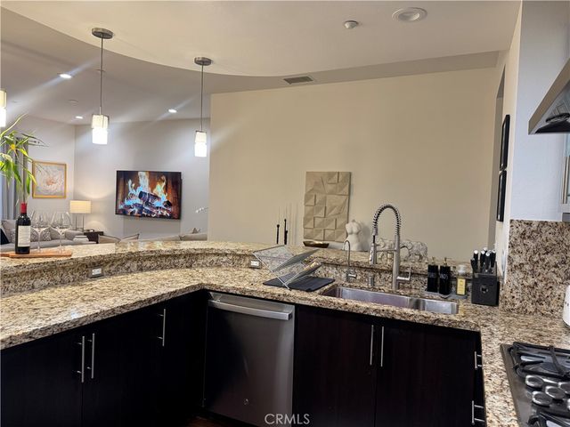 21 Gramercy 218, Irvine, CA 92612