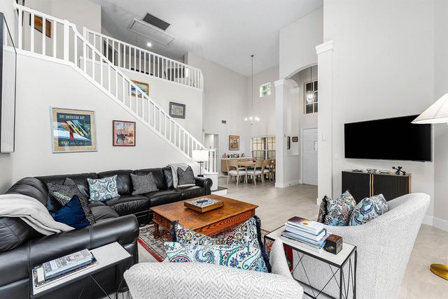 40 Via Verona, Palm Beach Gardens, FL 33418