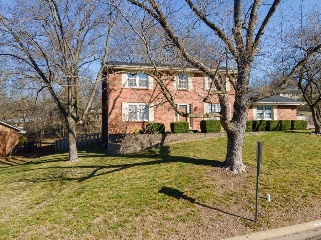 2301 RIDGEFIELD RD, Columbia, MO 65203