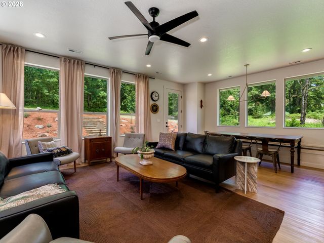108 LILY Ln, Castle Rock, WA 98611