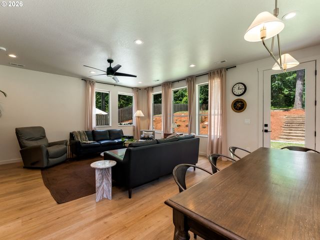 108 LILY Ln, Castle Rock, WA 98611
