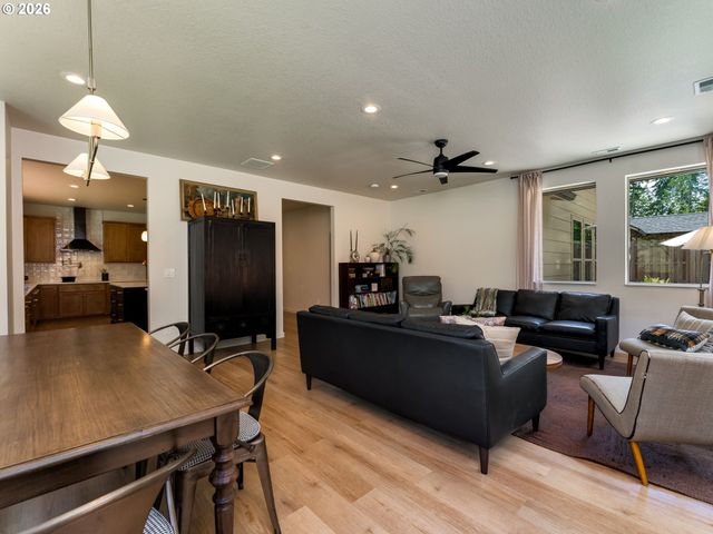 108 LILY Ln, Castle Rock, WA 98611