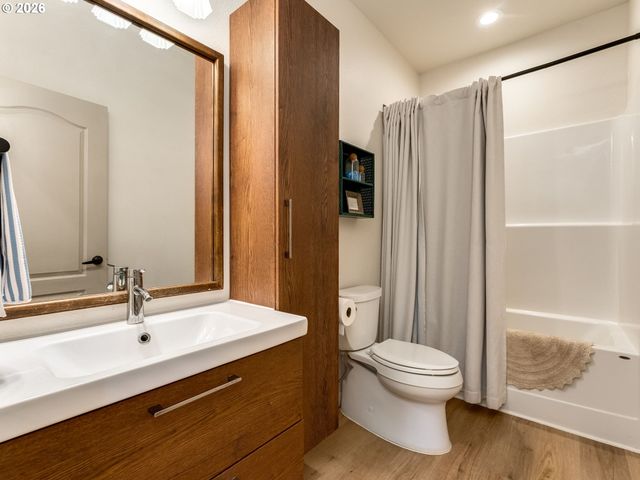 108 LILY Ln, Castle Rock, WA 98611
