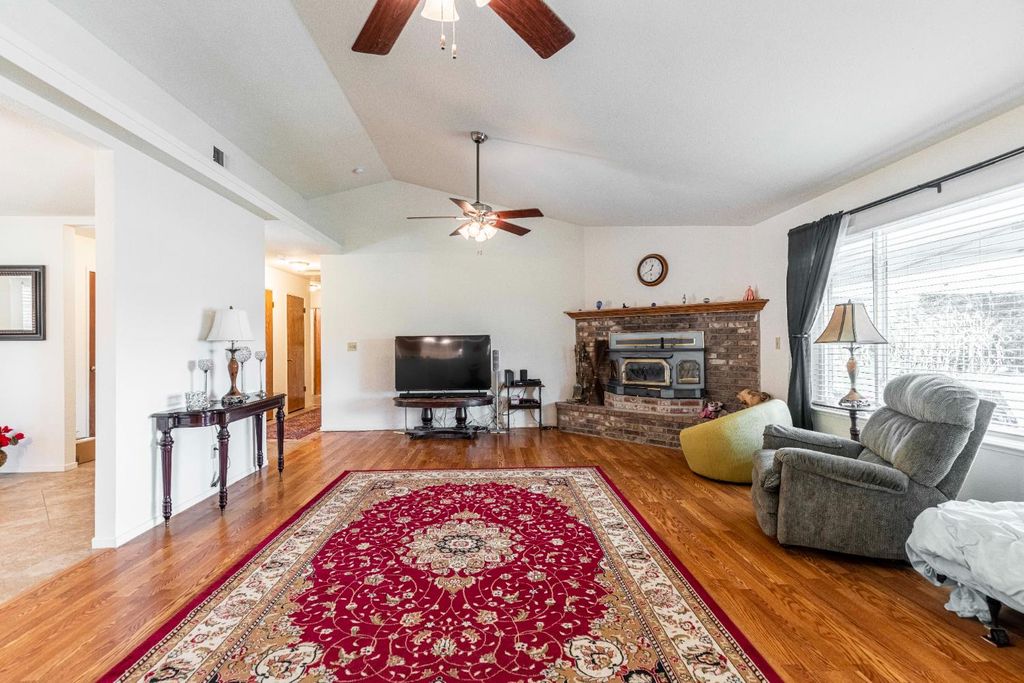 Image 40 of property listing at 12847 Road 34 1/2, Madera, CA 93636