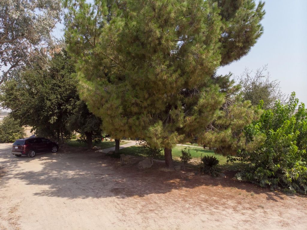 Image 6 of property listing at 12847 Road 34 1/2, Madera, CA 93636