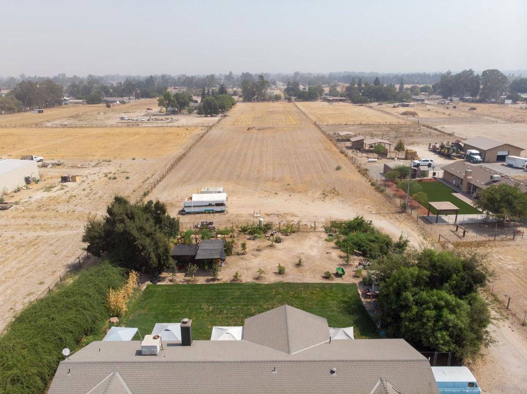 Image 9 of property listing at 12847 Road 34 1/2, Madera, CA 93636