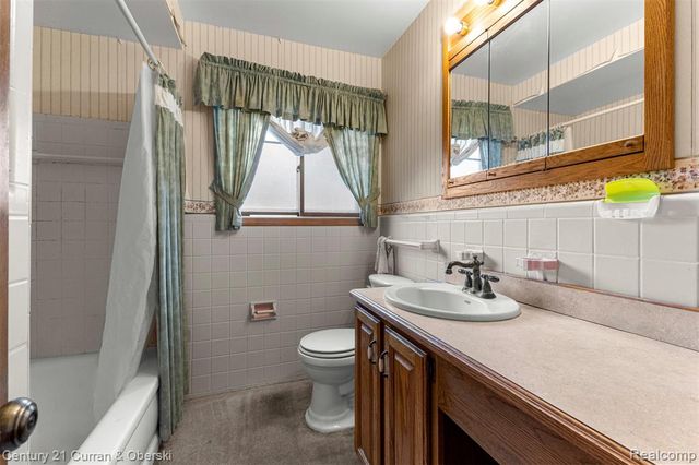25542 W Warren Street, Dearborn Heights, MI 48127