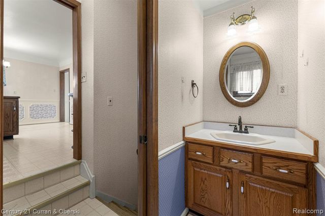 25542 W Warren Street, Dearborn Heights, MI 48127