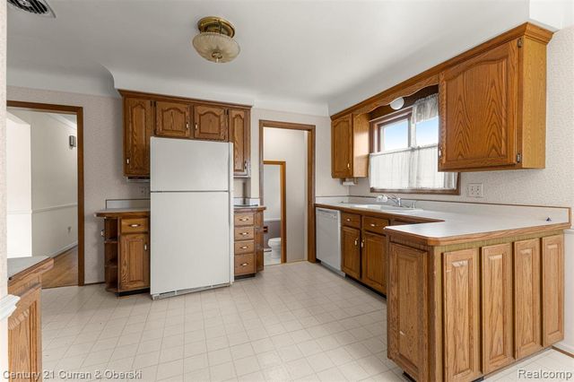 25542 W Warren Street, Dearborn Heights, MI 48127