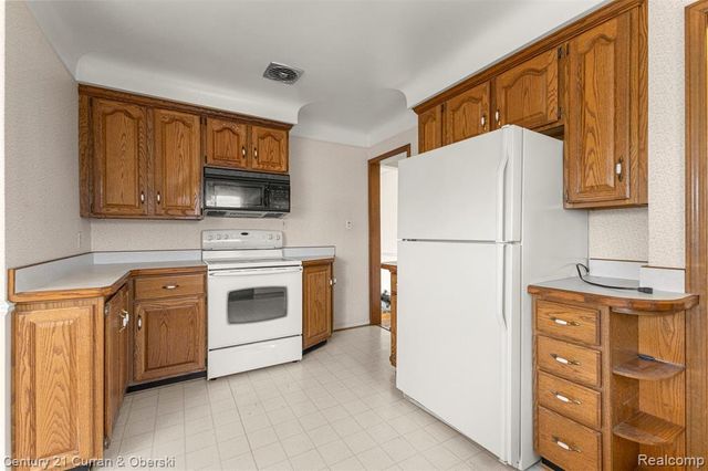25542 W Warren Street, Dearborn Heights, MI 48127