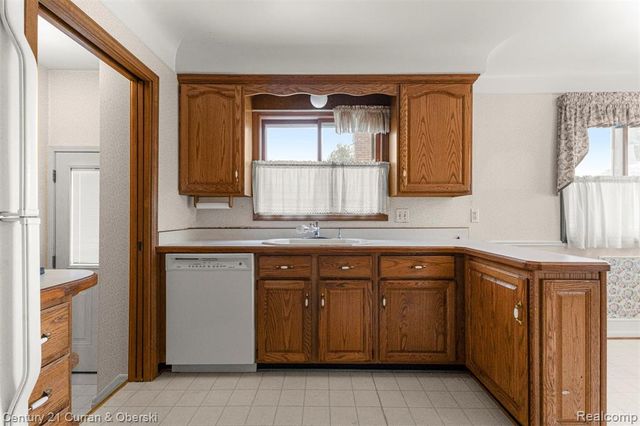 25542 W Warren Street, Dearborn Heights, MI 48127