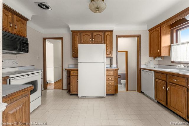 25542 W Warren Street, Dearborn Heights, MI 48127