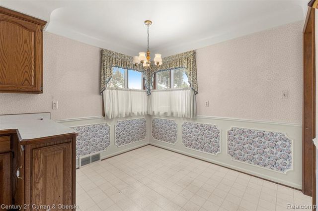 25542 W Warren Street, Dearborn Heights, MI 48127