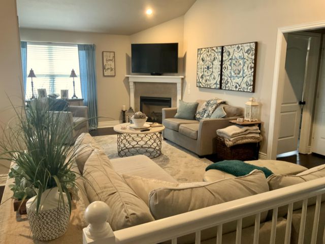 3249 S Creekside Drive S, Springfield, MO 65807