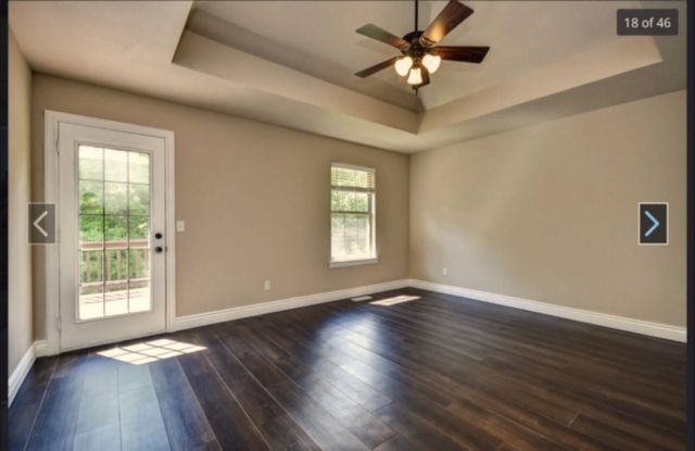 3249 S Creekside Drive S, Springfield, MO 65807