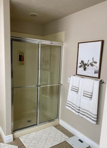 3249 S Creekside Drive S, Springfield, MO 65807