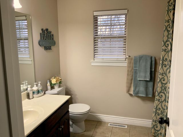 3249 S Creekside Drive S, Springfield, MO 65807