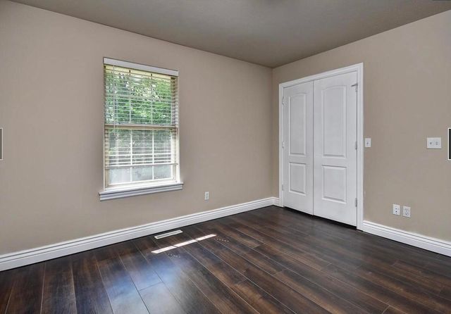 3249 S Creekside Drive S, Springfield, MO 65807