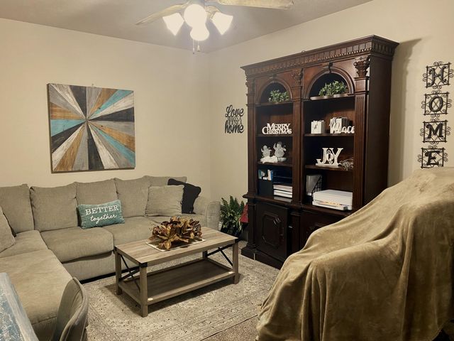 3249 S Creekside Drive S, Springfield, MO 65807