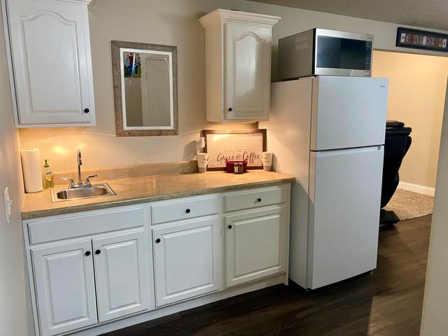 3249 S Creekside Drive S, Springfield, MO 65807