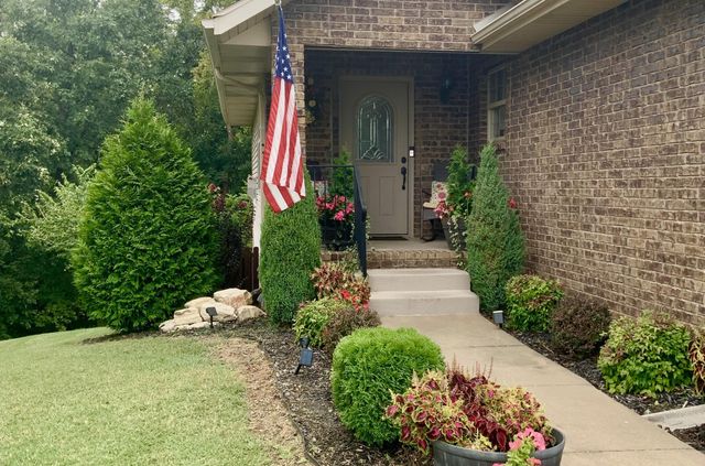 3249 S Creekside Drive S, Springfield, MO 65807