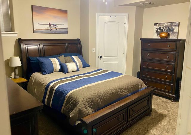 3249 S Creekside Drive S, Springfield, MO 65807