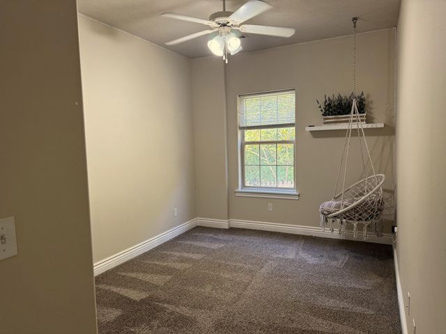 3249 S Creekside Drive S, Springfield, MO 65807