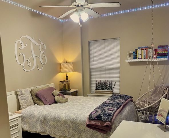 3249 S Creekside Drive S, Springfield, MO 65807