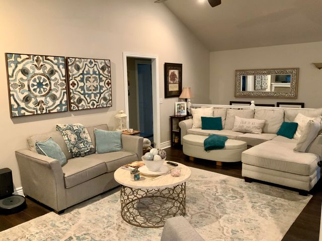 3249 S Creekside Drive S, Springfield, MO 65807