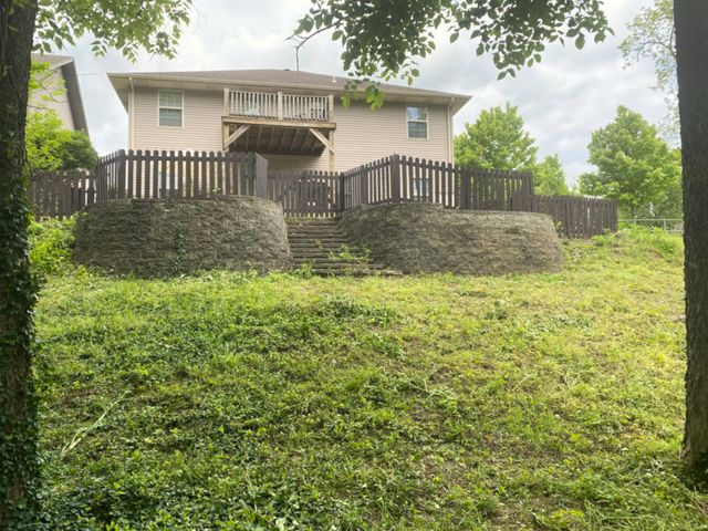 3249 S Creekside Drive S, Springfield, MO 65807