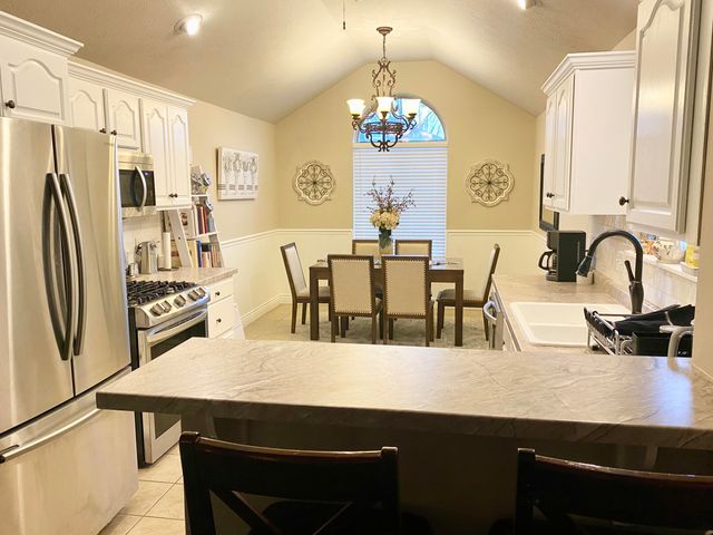 3249 S Creekside Drive S, Springfield, MO 65807