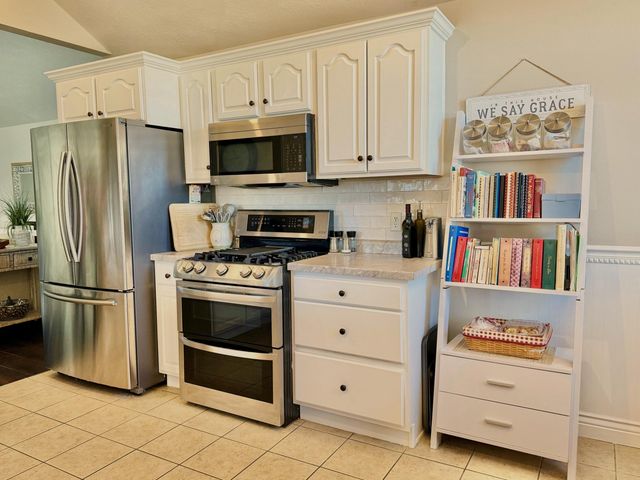 3249 S Creekside Drive S, Springfield, MO 65807