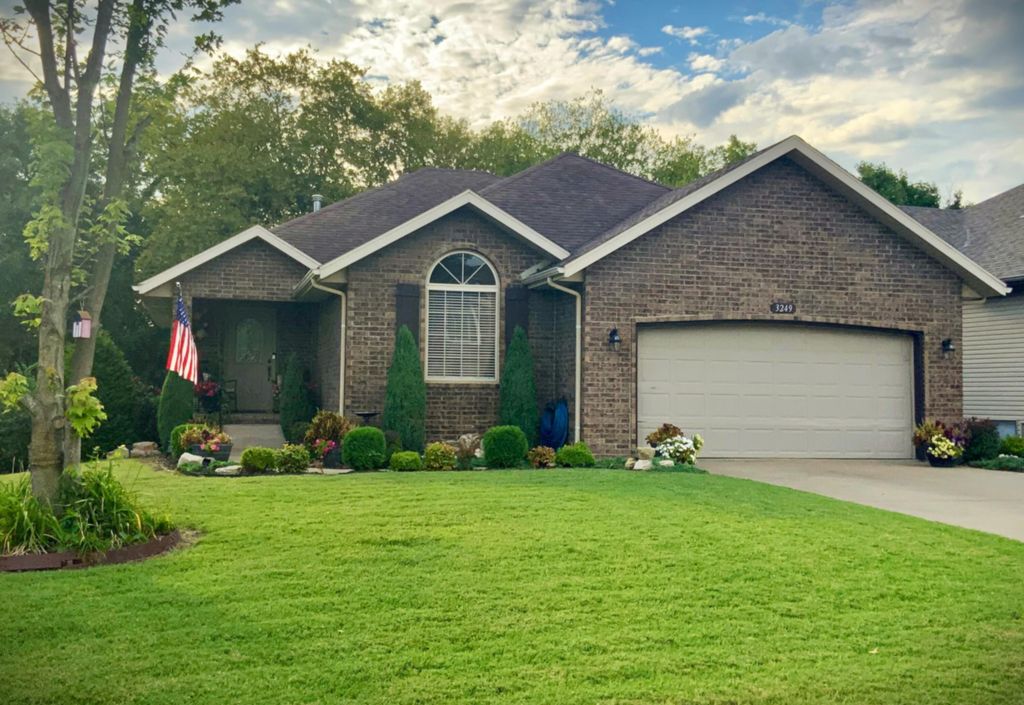 3249 S Creekside Drive S, Springfield, MO 65807