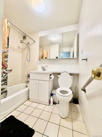 87-14 57TH Road 3B, Elmhurst, NY 11373