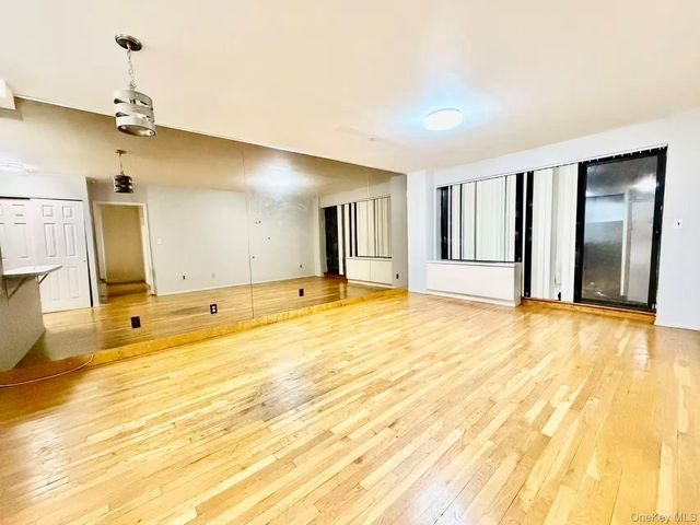 87-14 57TH Road 3B, Elmhurst, NY 11373