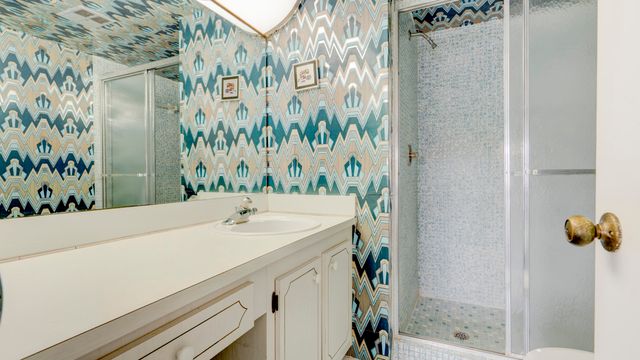 9400 SUNRISE LAKES Boulevard 303, Sunrise, FL 33322